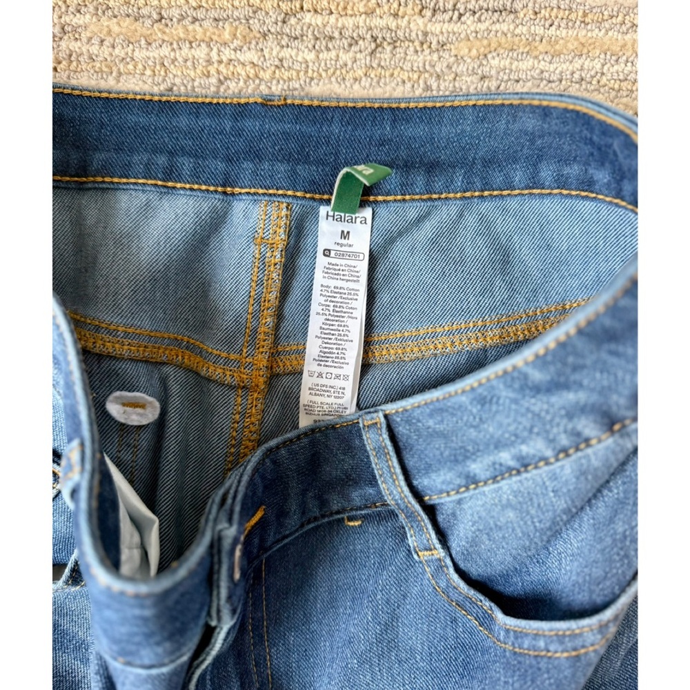 Halara Flex Mid Rise Barrel Leg Washed Casual Jeans with Pockets - Picture 2 of 3